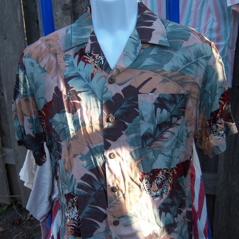 VINTAGE KENNINGTON TOMMY BAHAMA-STYLE MEN'S BUTTON DOWN SHIRT